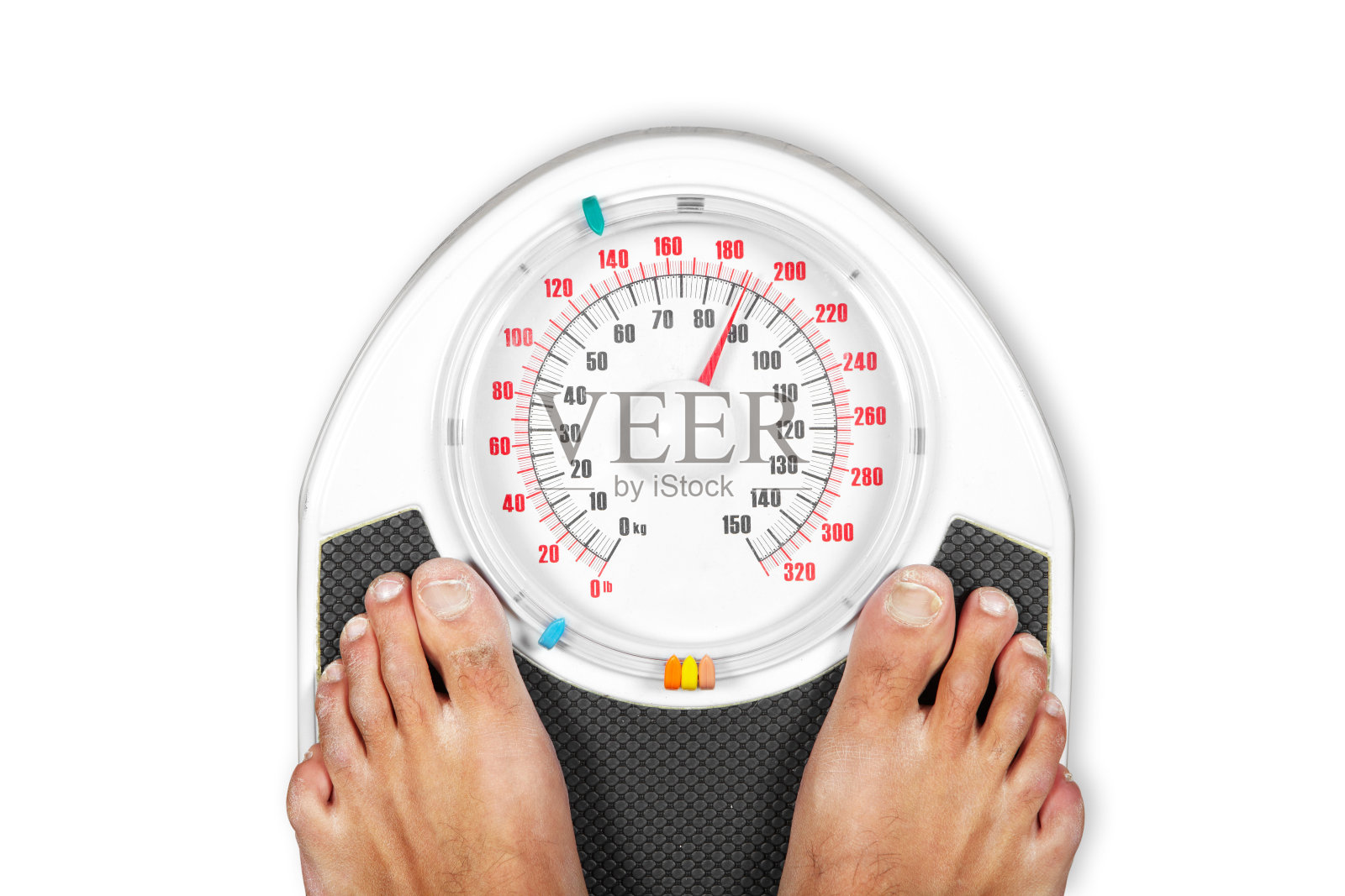 一双站在秤上的人的脚照片摄影图片