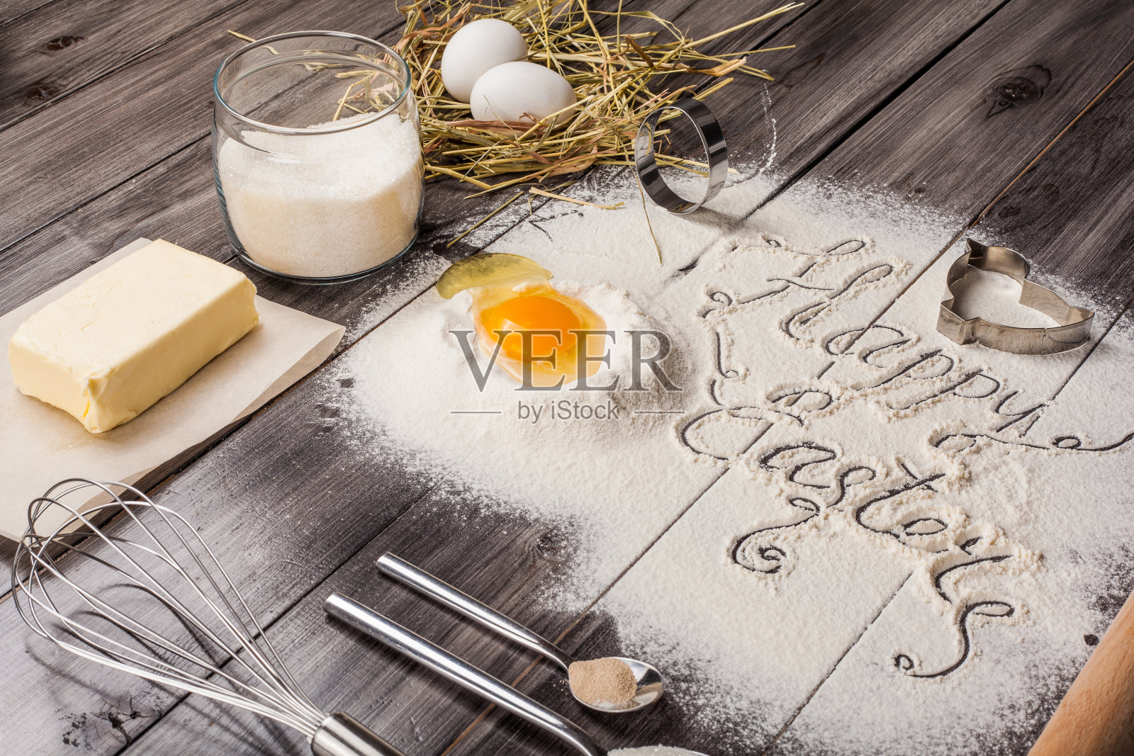 生面团和烘焙的原料。复活节照片摄影图片