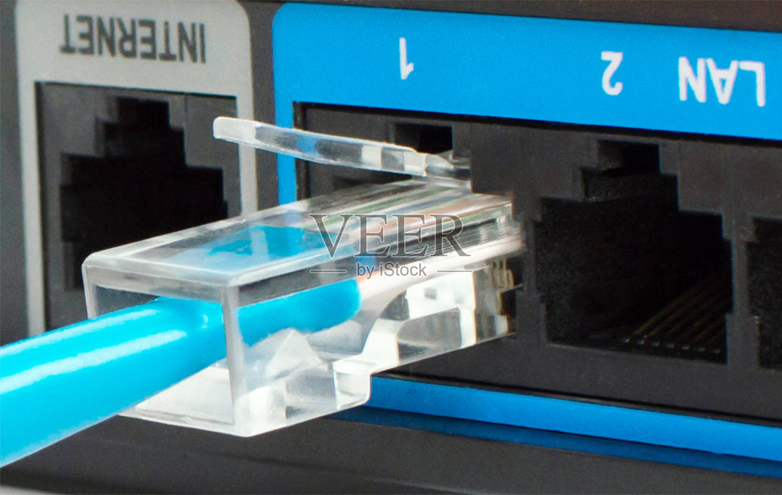 以太网交叉网线已连接到路由器照片摄影图片