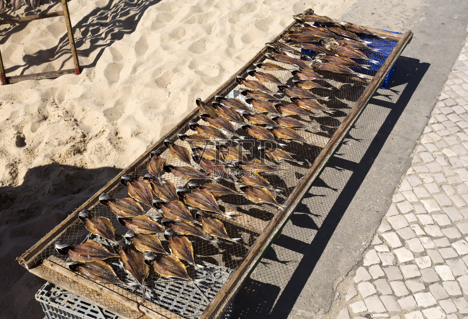 在拿撒勒晒鱼和卖鱼照片摄影图片