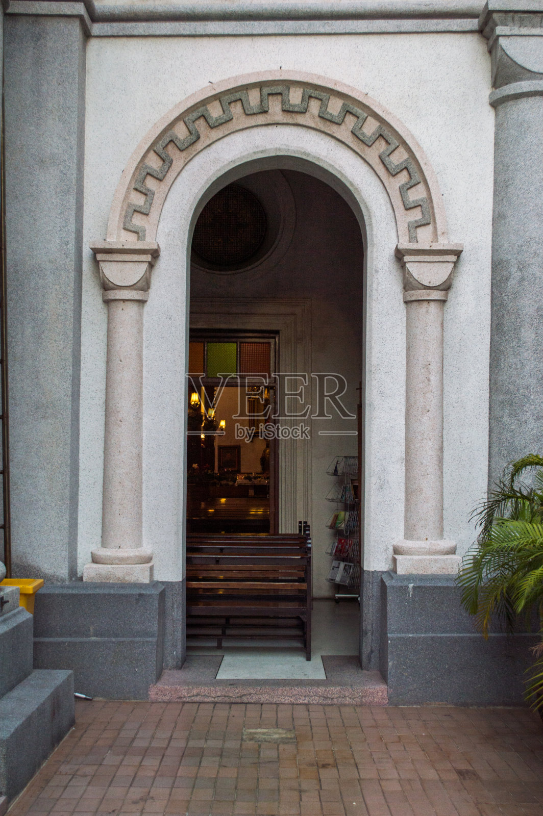 基督教堂入口照片摄影图片