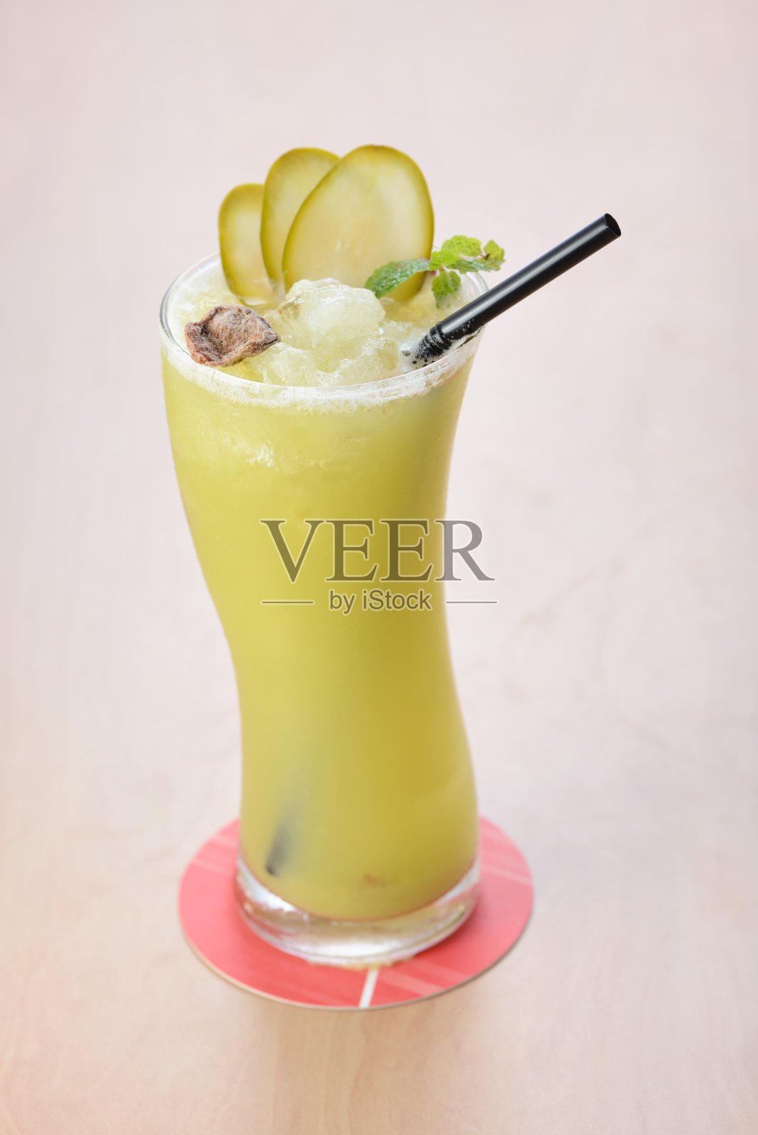 马蹄莲汁配酸梅照片摄影图片