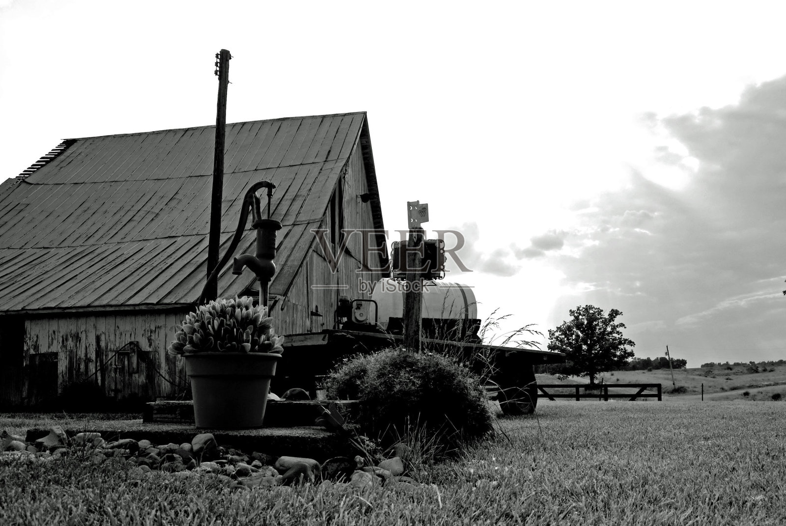 水泵和谷仓照片摄影图片