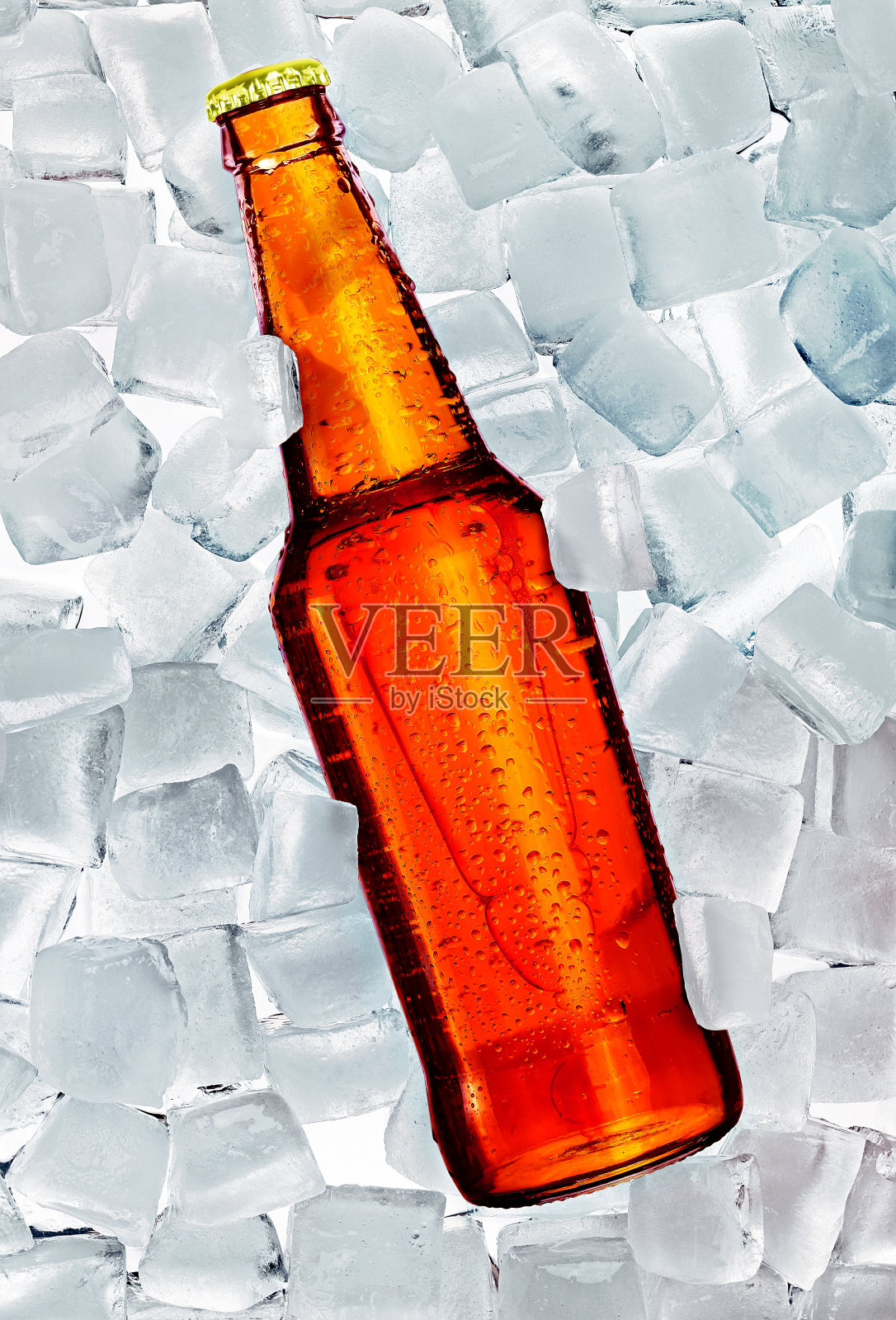 一瓶冰啤酒照片摄影图片