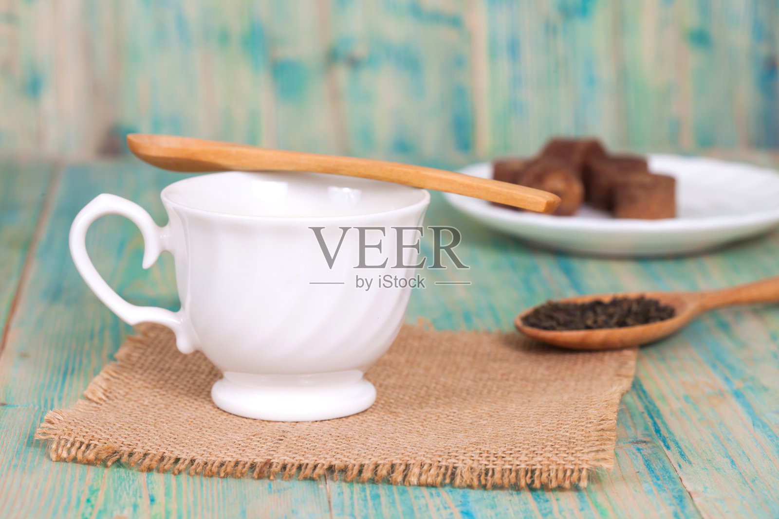 绿茶加牛奶或热抹茶拿铁照片摄影图片