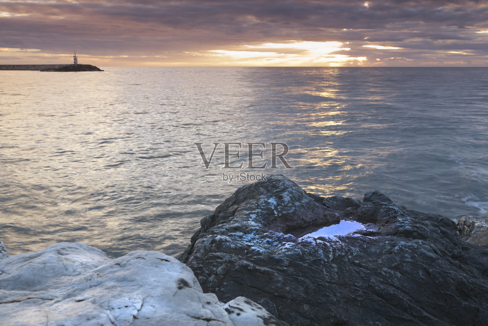 坑. .照片摄影图片