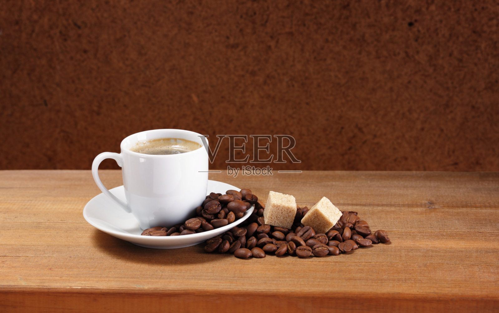 咖啡杯，豆子和糖照片摄影图片