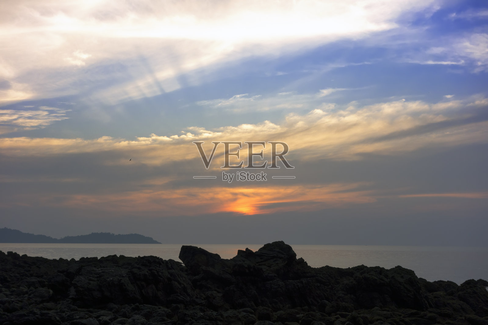 查理海滩上的落日余晖。照片摄影图片