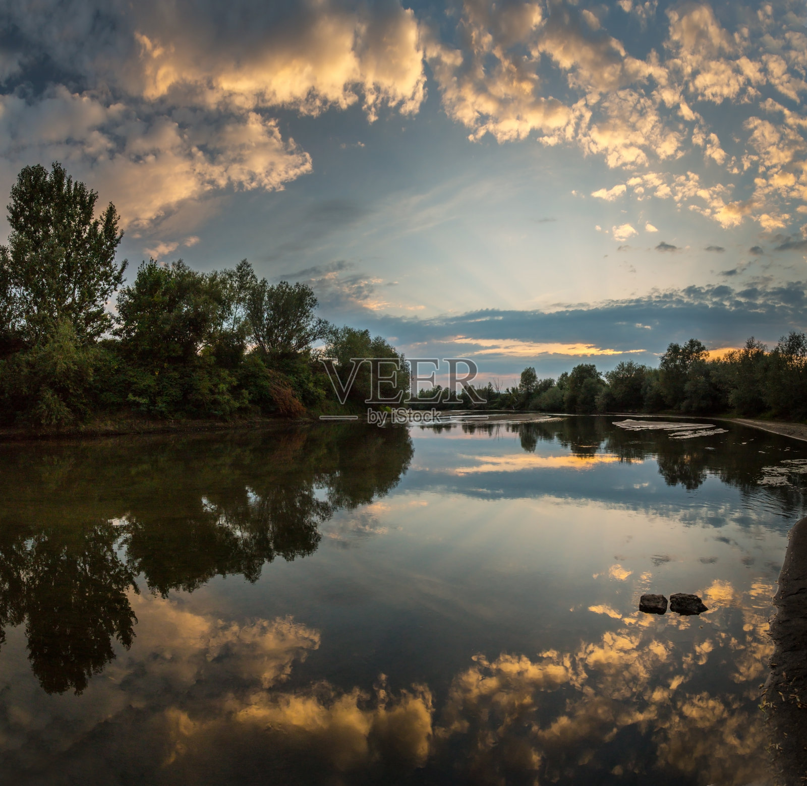 美丽的日落反射照片摄影图片