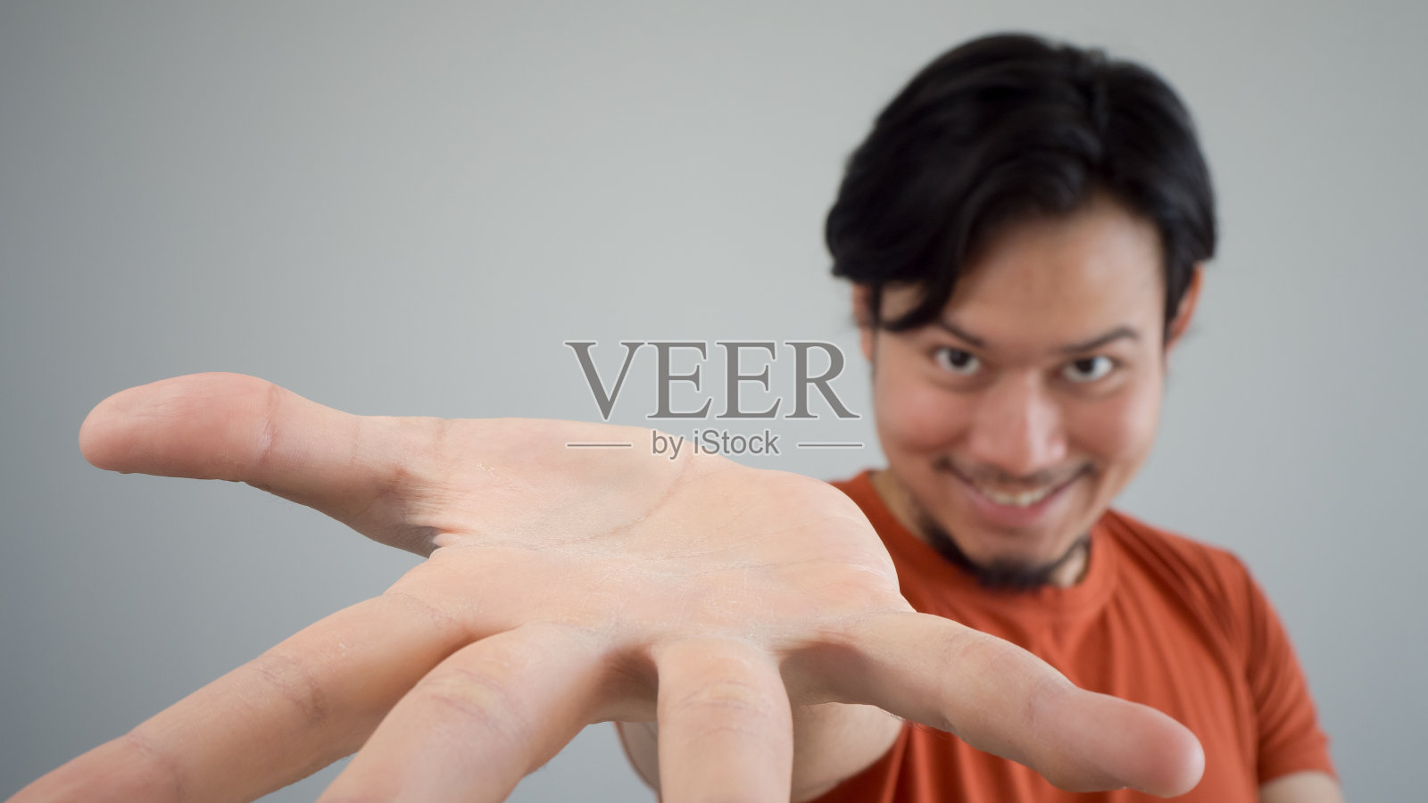 亚洲人指出照片摄影图片