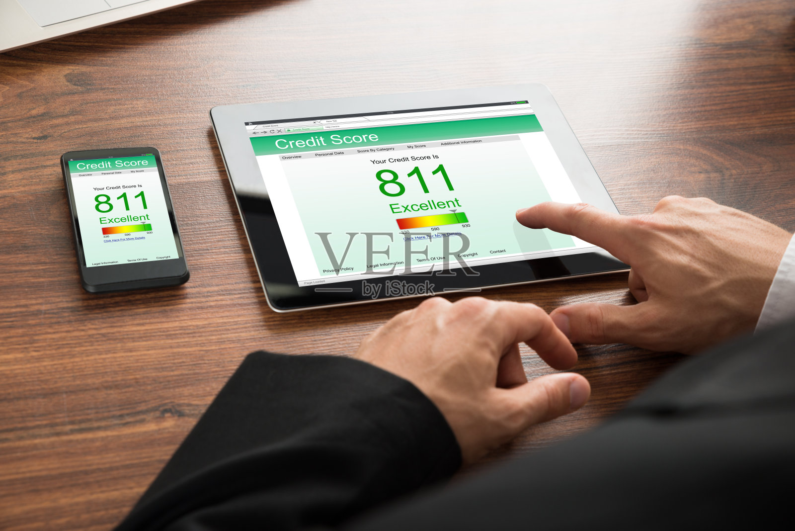 商人查看信用评分照片摄影图片