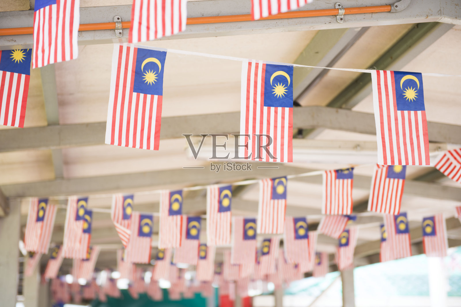 小马来西亚国旗在建筑照片摄影图片