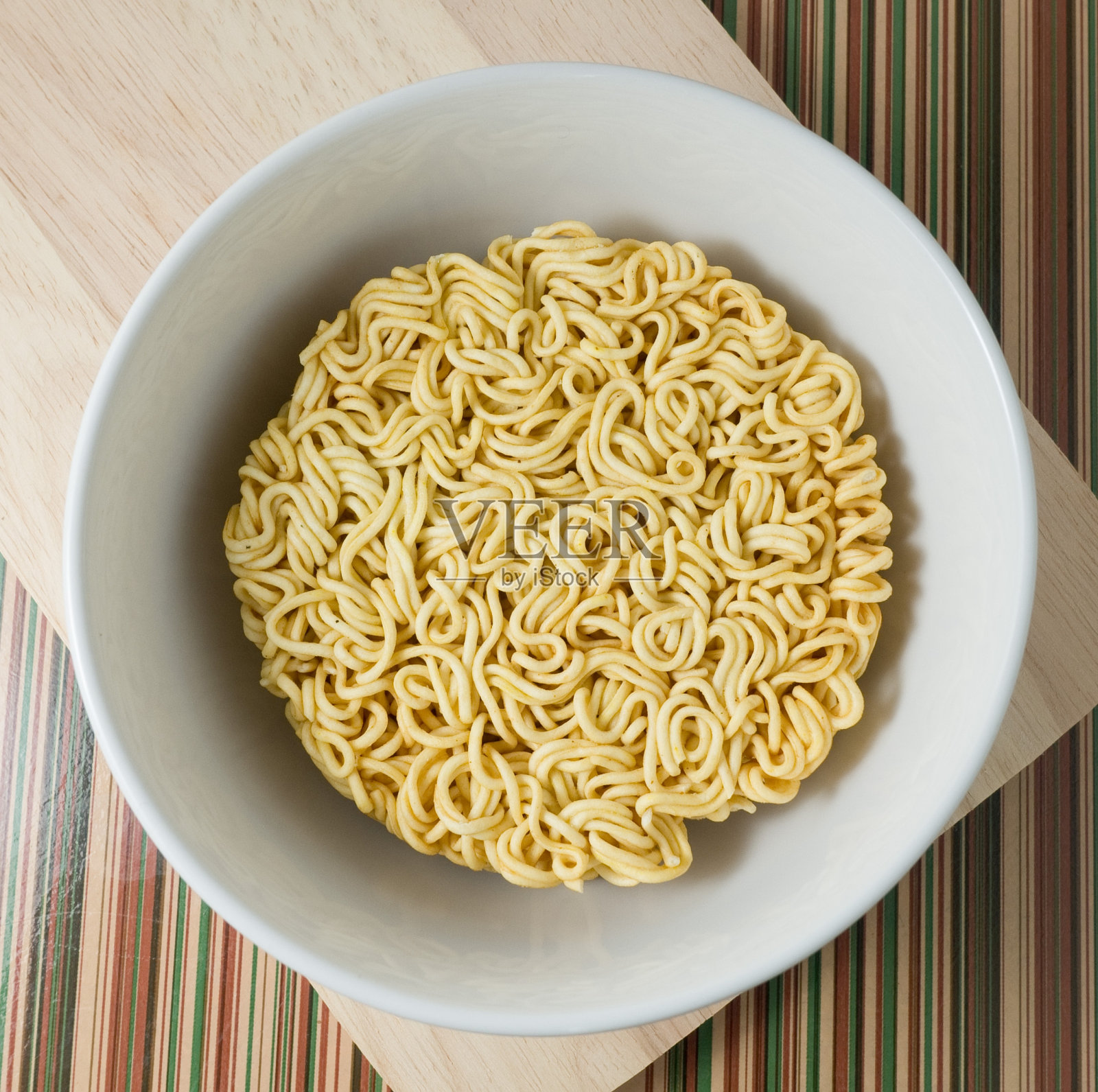 亚洲拉面或方便面在一个碗照片摄影图片