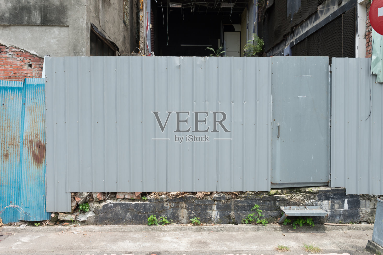 街道墙上的空白大广告牌照片摄影图片