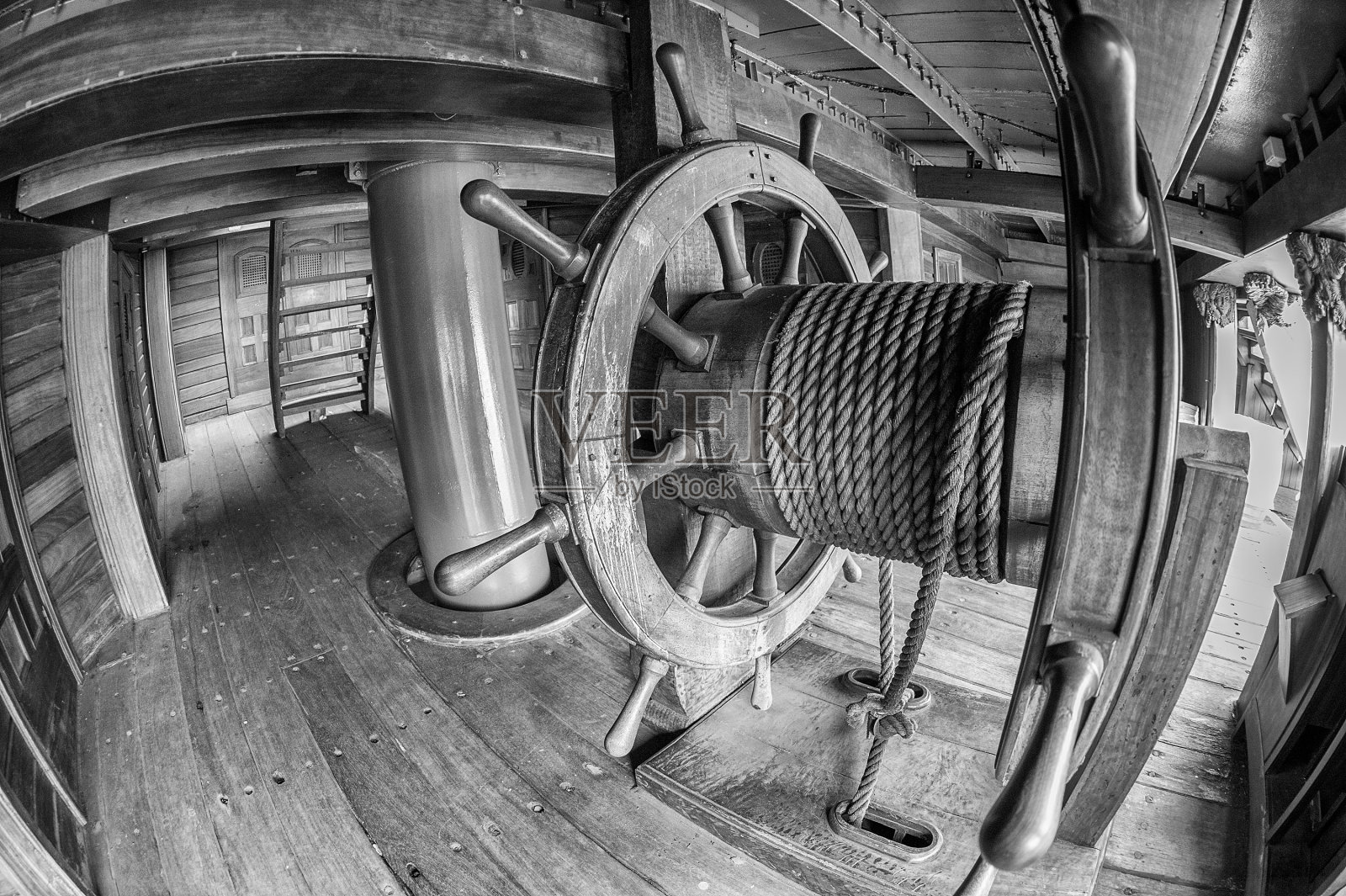 海盗船木轮细节照片摄影图片