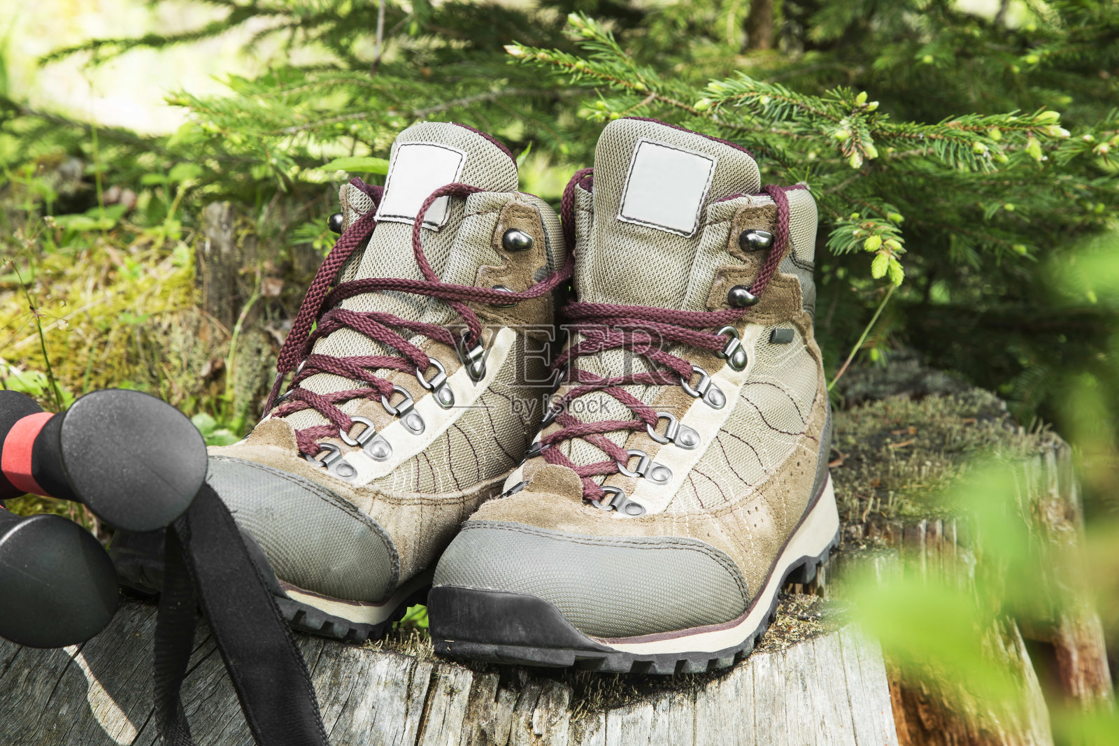 户外登山鞋照片摄影图片