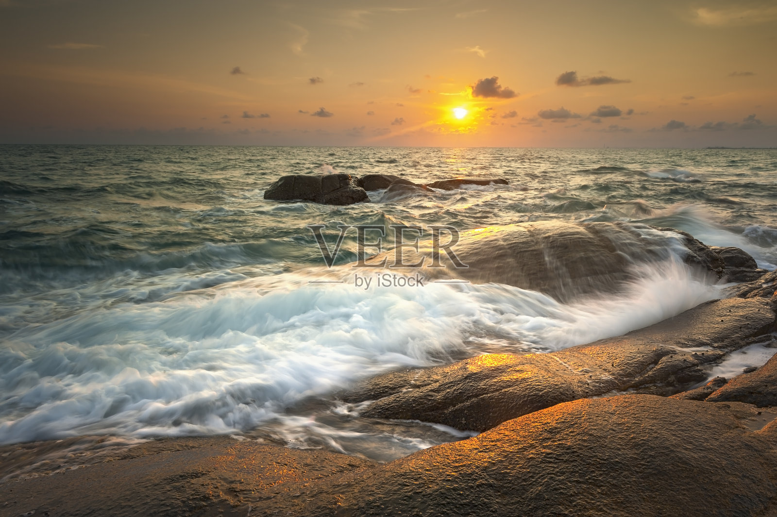 罗勇海滩的日落照片摄影图片