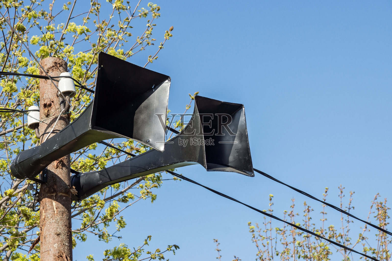 复古柱与扬声器的自然颜色照片摄影图片