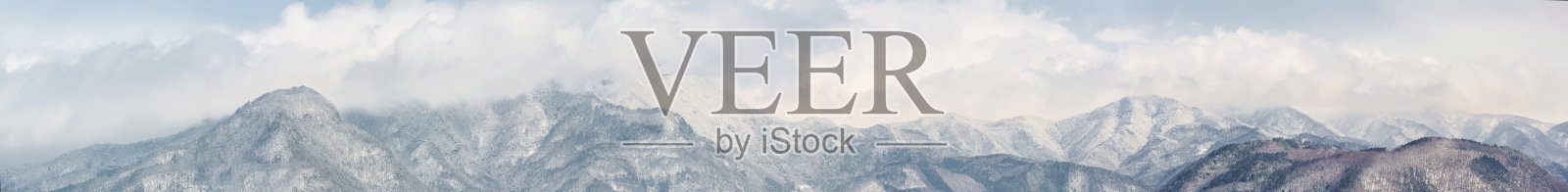 日本阿尔卑斯山脉的全景照片摄影图片