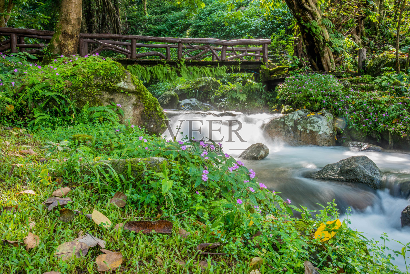 泰国达克省美美国家公园的瀑布照片摄影图片