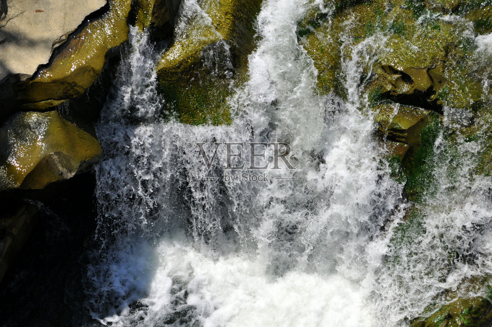 美丽的瀑布特写照片摄影图片