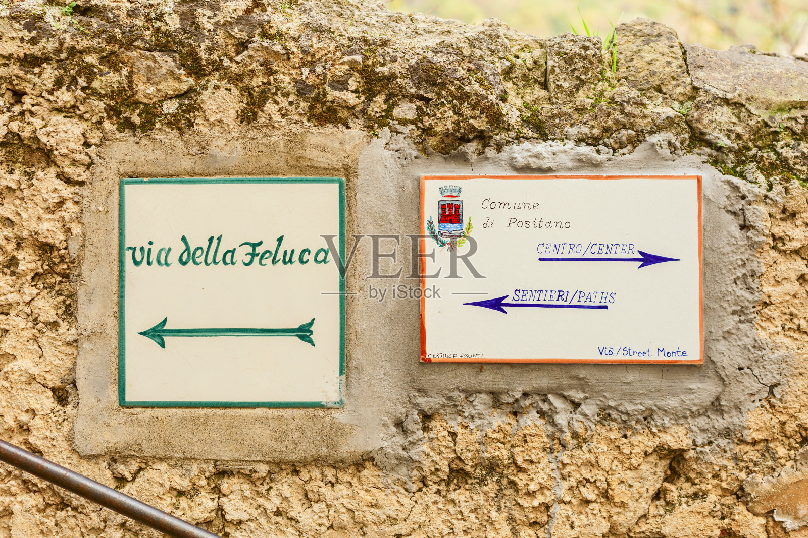 波西塔诺村的陶器路标照片摄影图片