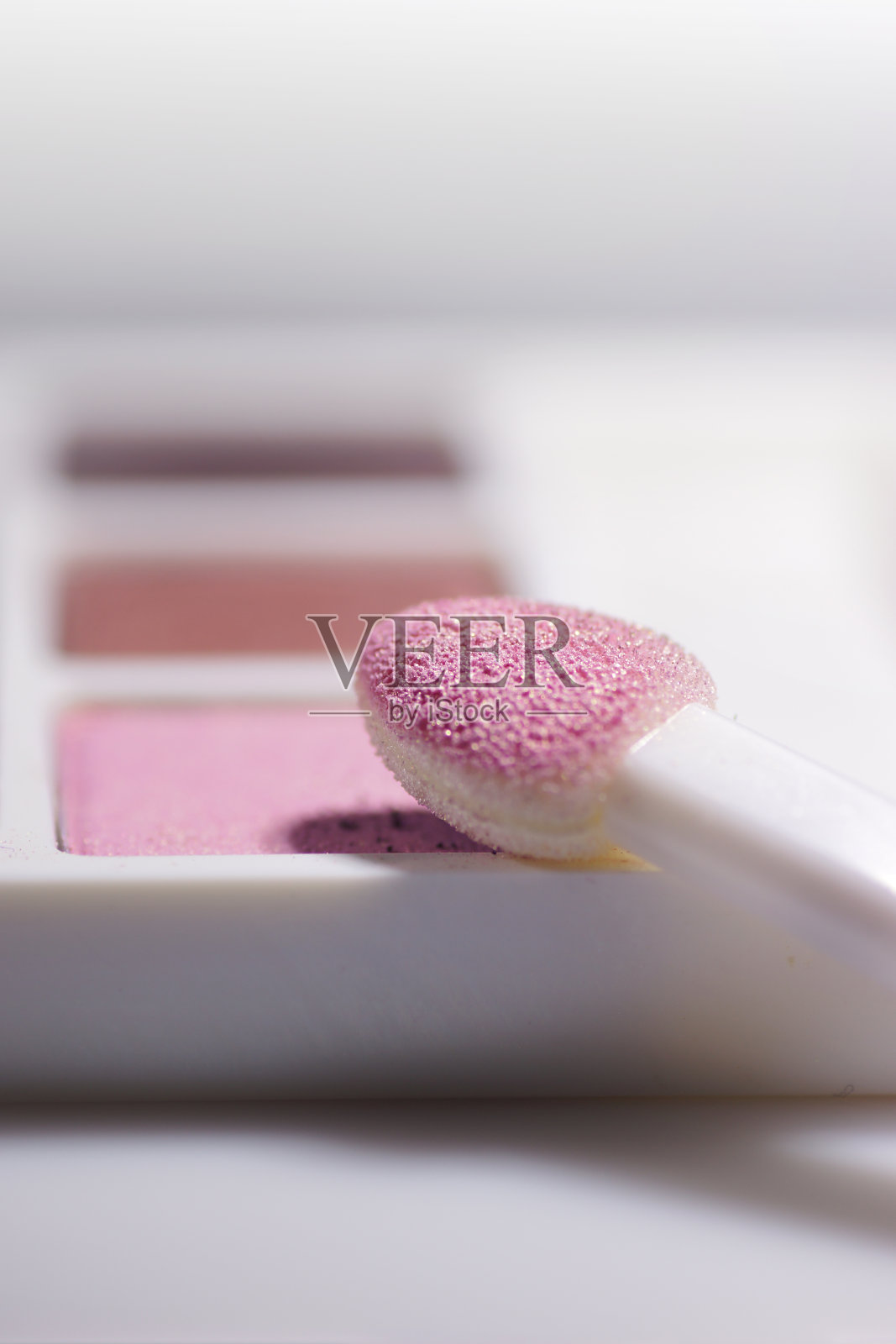 Macro工具包眼影3种颜色，海绵刷照片摄影图片