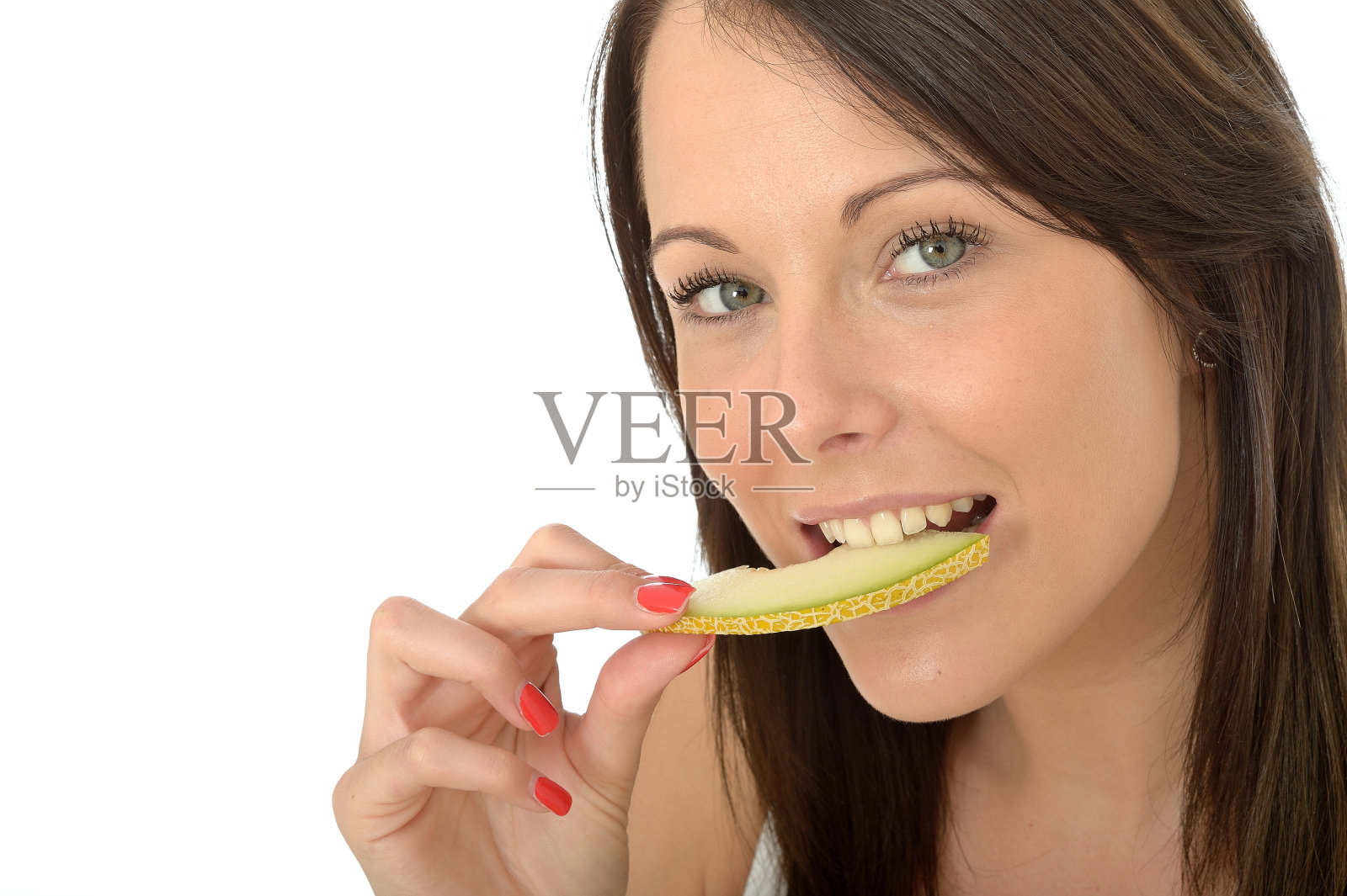 迷人的健康年轻女子吃一片新鲜的甜瓜照片摄影图片