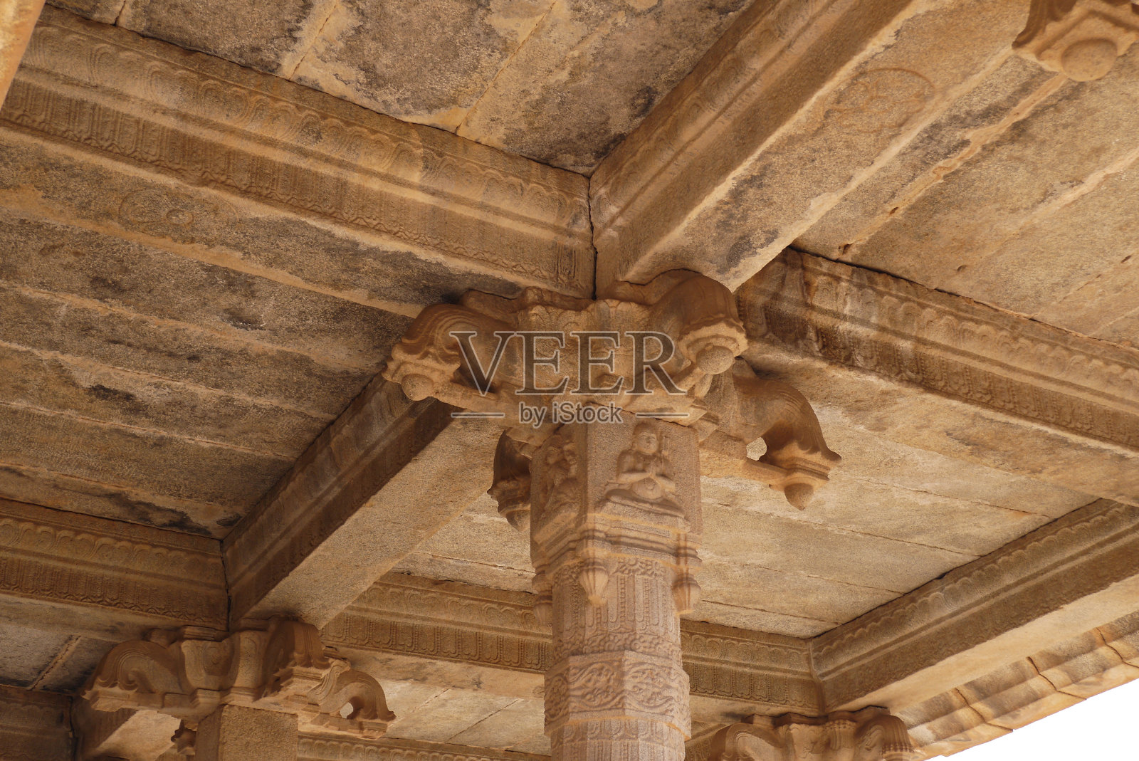 柱顶印度教庙宇中柱子的顶部部分照片摄影图片