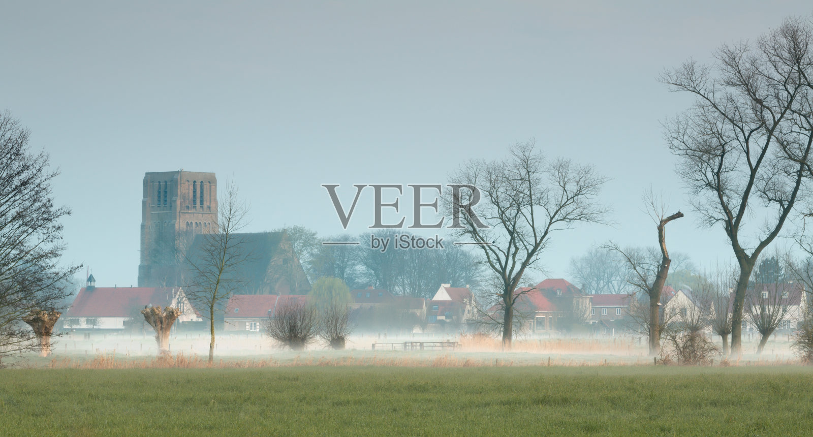 比利时Damme村的教堂照片摄影图片