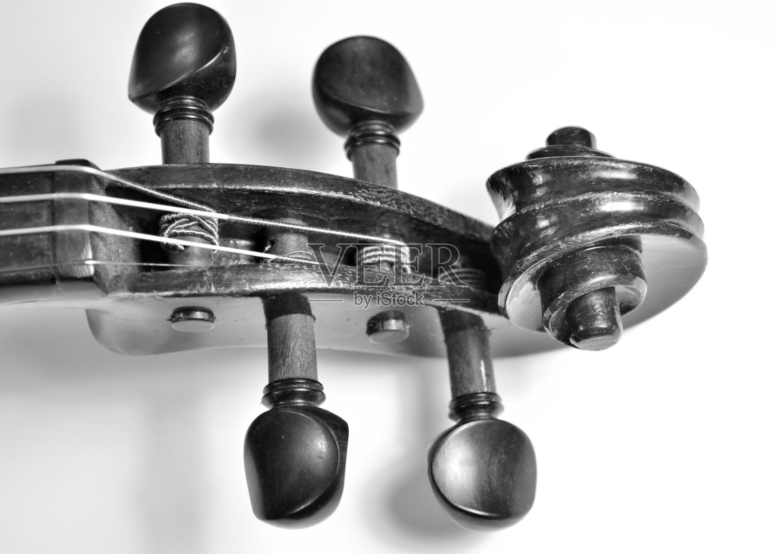 小提琴卷轴的黑白特写照片摄影图片