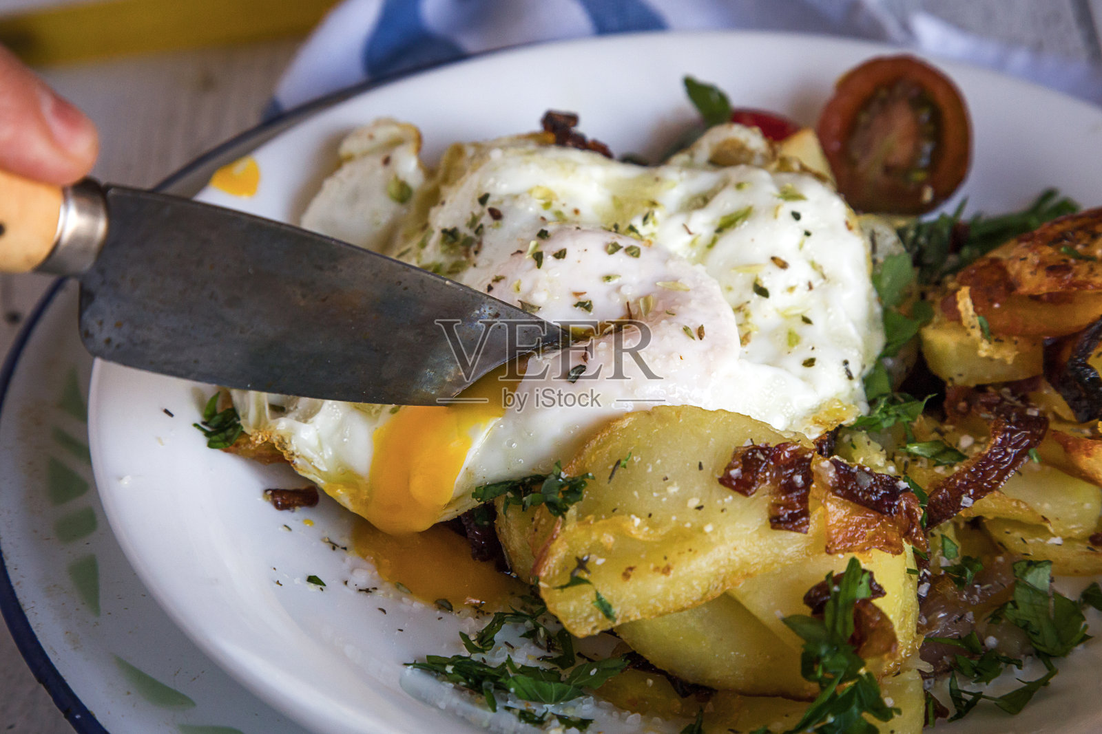 煎蛋黄和土豆照片摄影图片