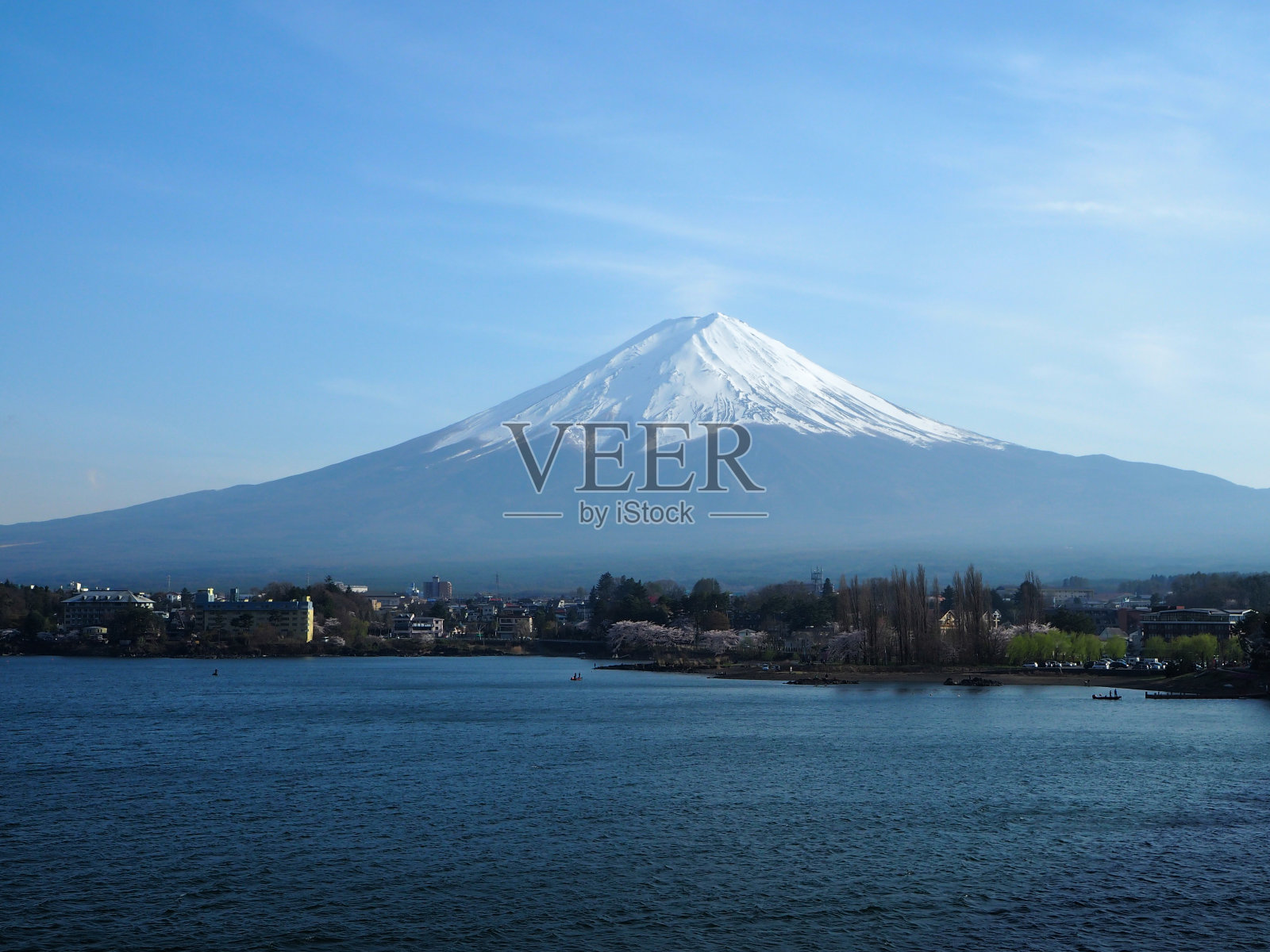 从川口湖看富士山照片摄影图片