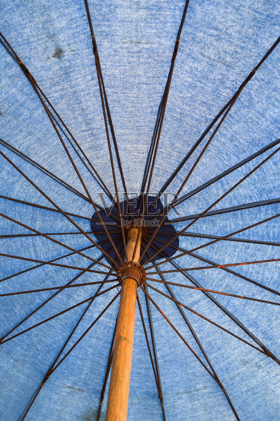 伞下照片摄影图片