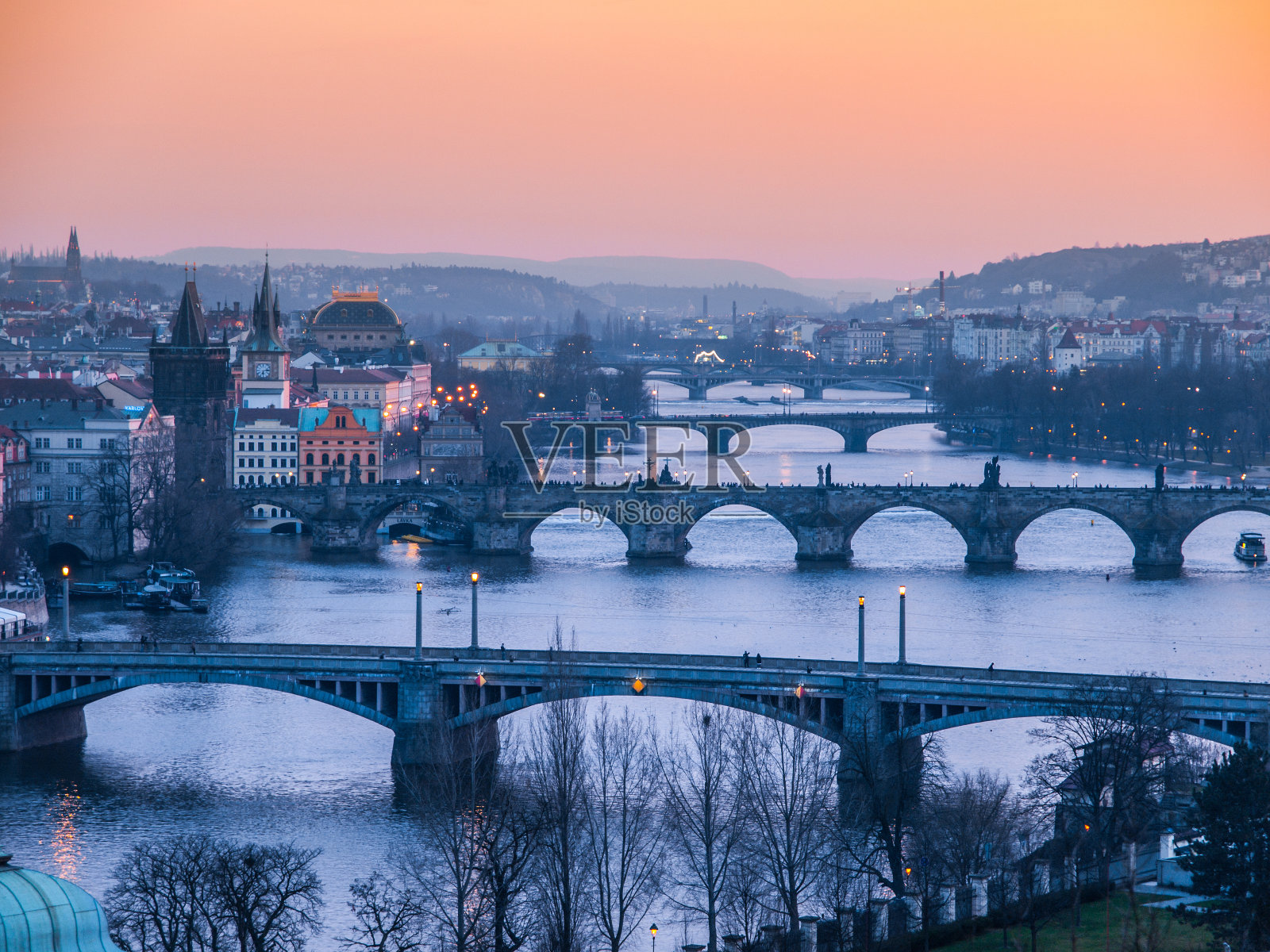 日落时分的布拉格大桥照片摄影图片