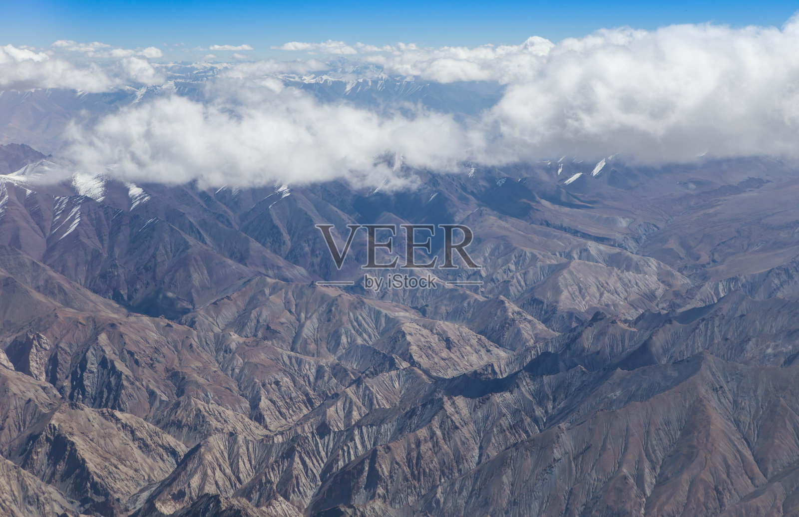 喜马拉雅山下的云照片摄影图片