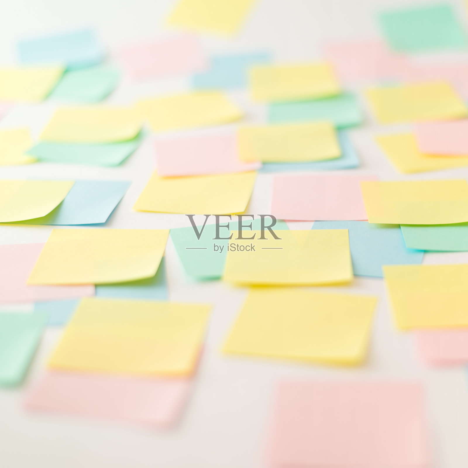 墙上贴着五颜六色的贴纸照片摄影图片