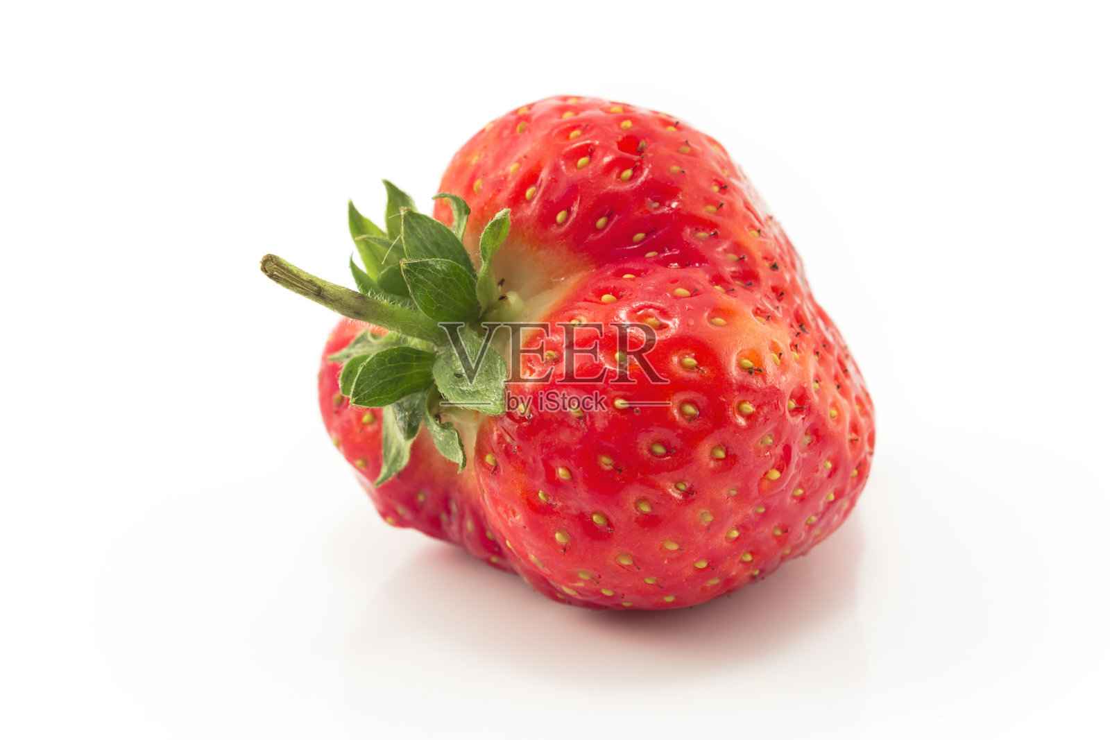 新鲜草莓孤立在白色照片摄影图片