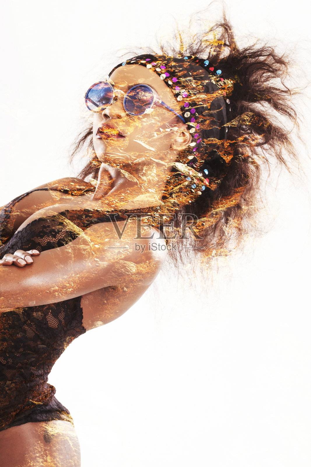 双重曝光的感官非洲模型和山岩石照片摄影图片