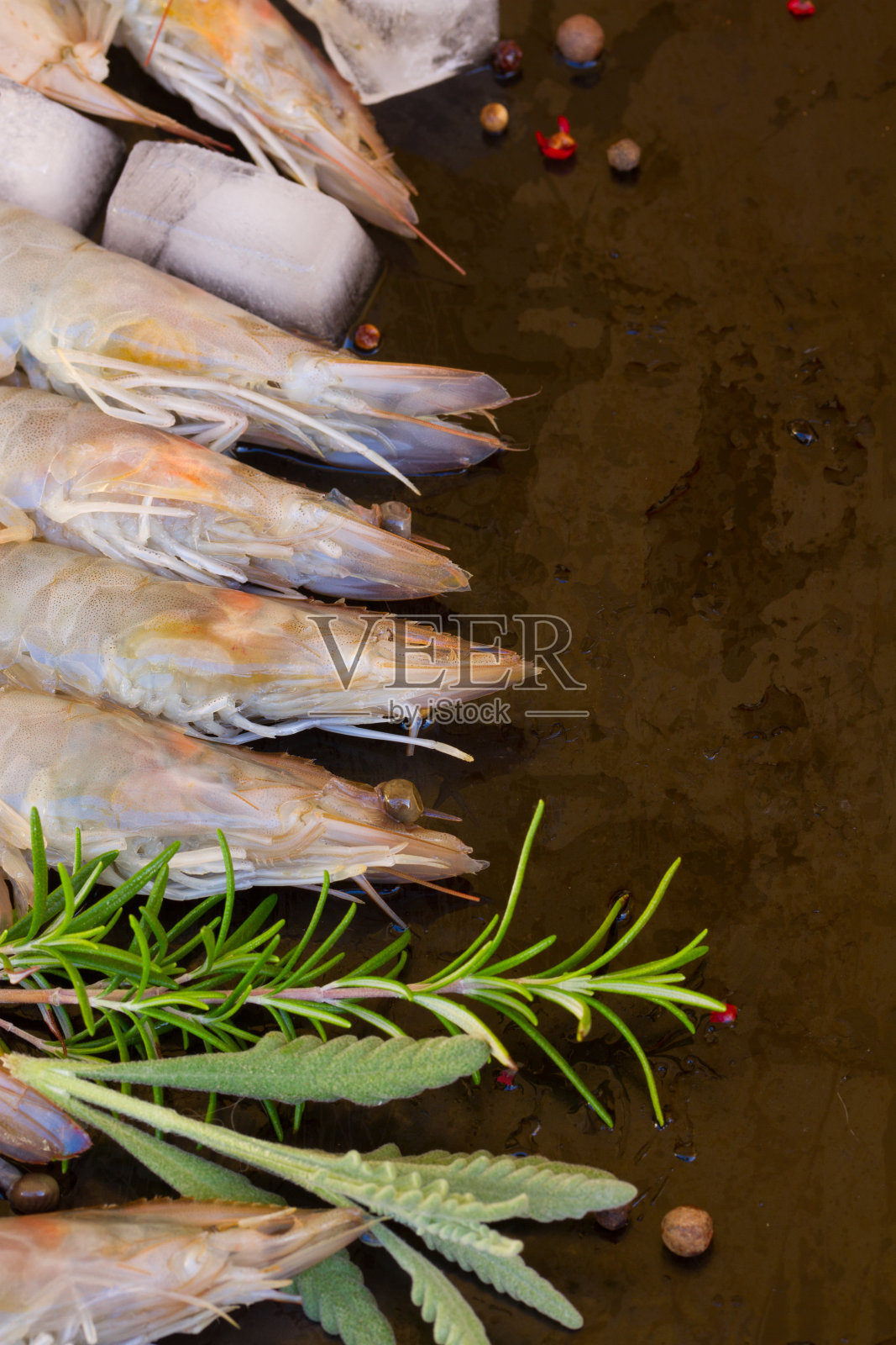 生虾的边沿照片摄影图片