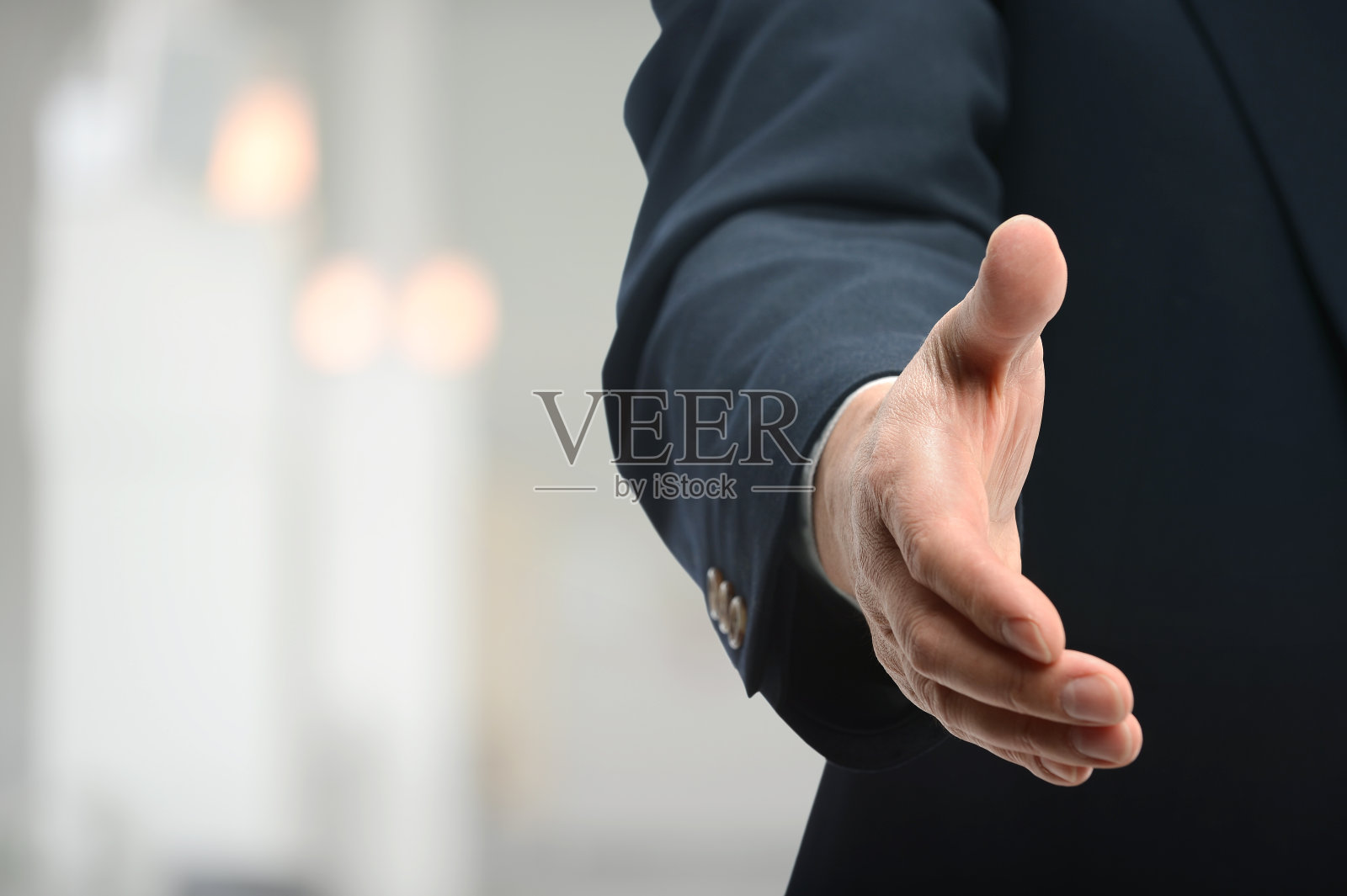 商人提供握手照片摄影图片