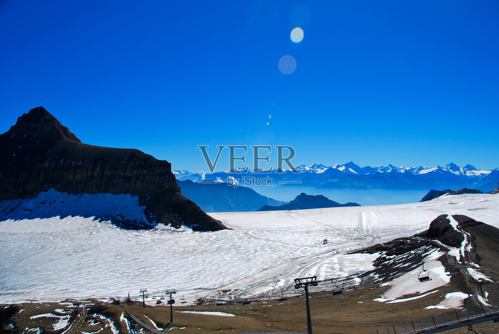 阿尔卑斯山中的瑞士风景照片摄影图片