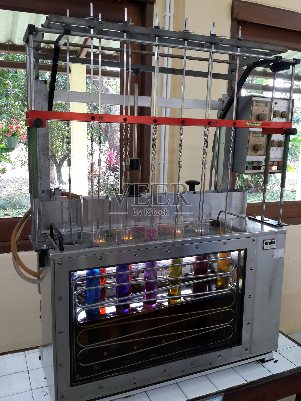 丝绸染色机照片摄影图片