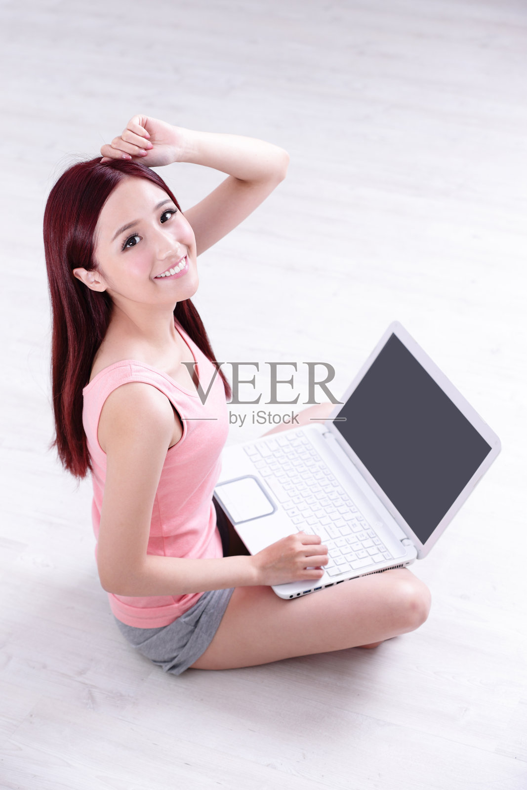 女人用笔记本微笑照片摄影图片