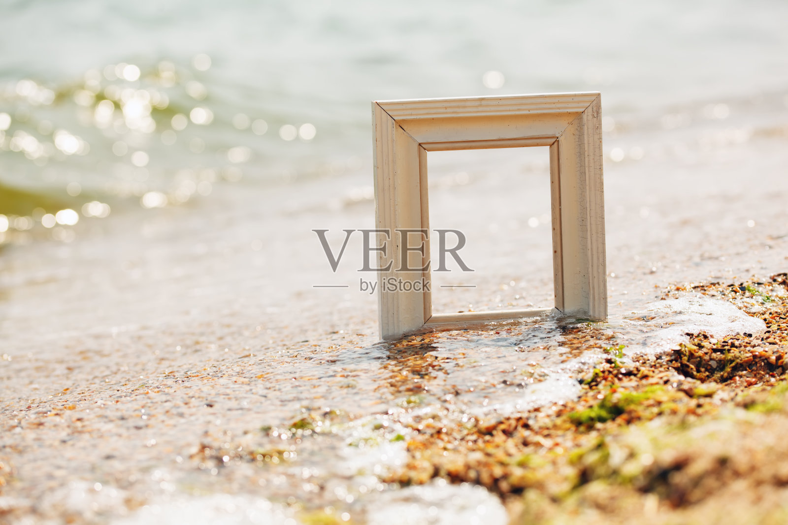 沙滩上的相框照片摄影图片