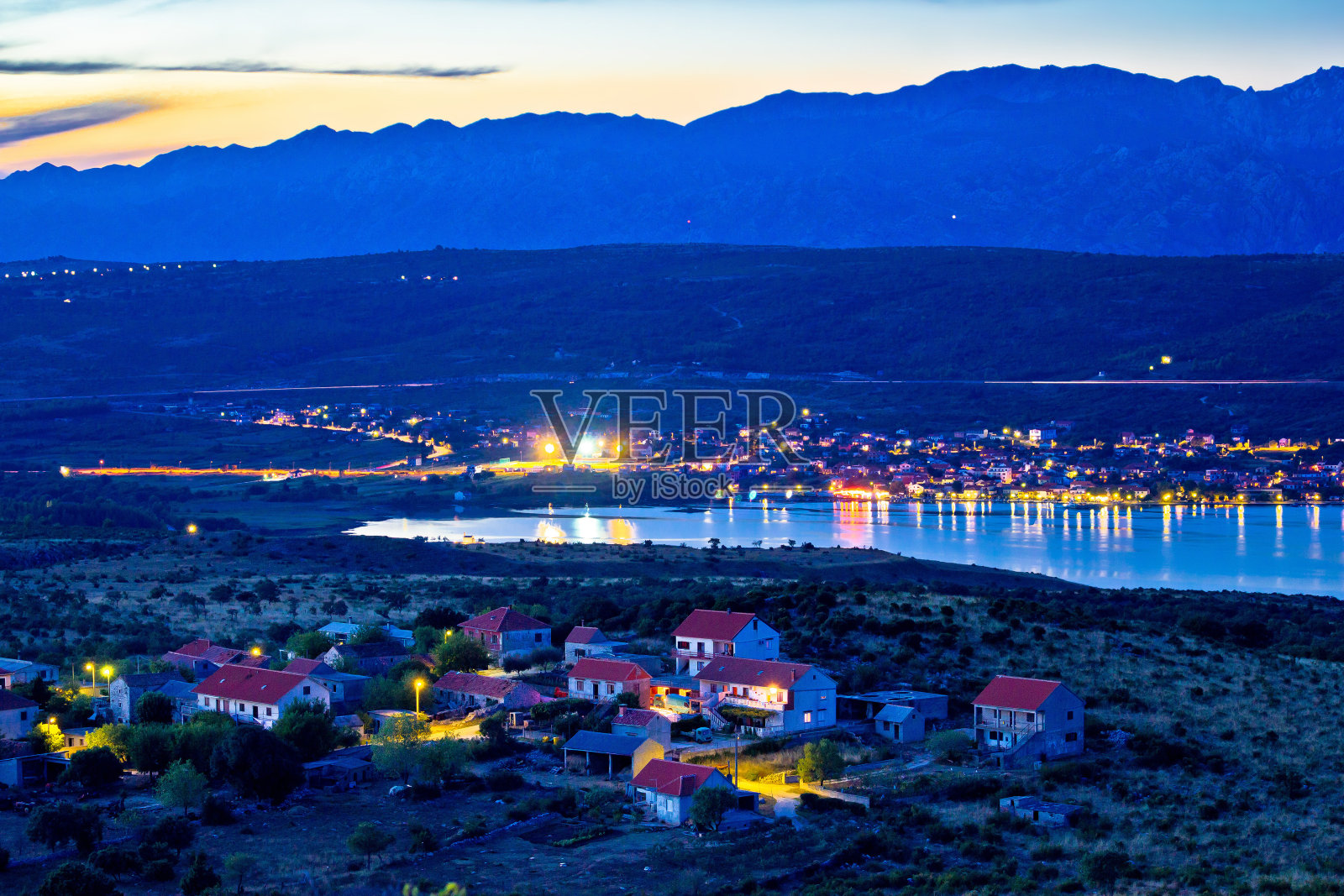 波塞达耶湾和Velebit山日落景观照片摄影图片