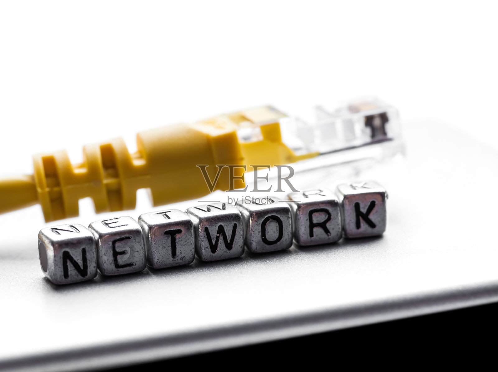 电线和铭文照片摄影图片