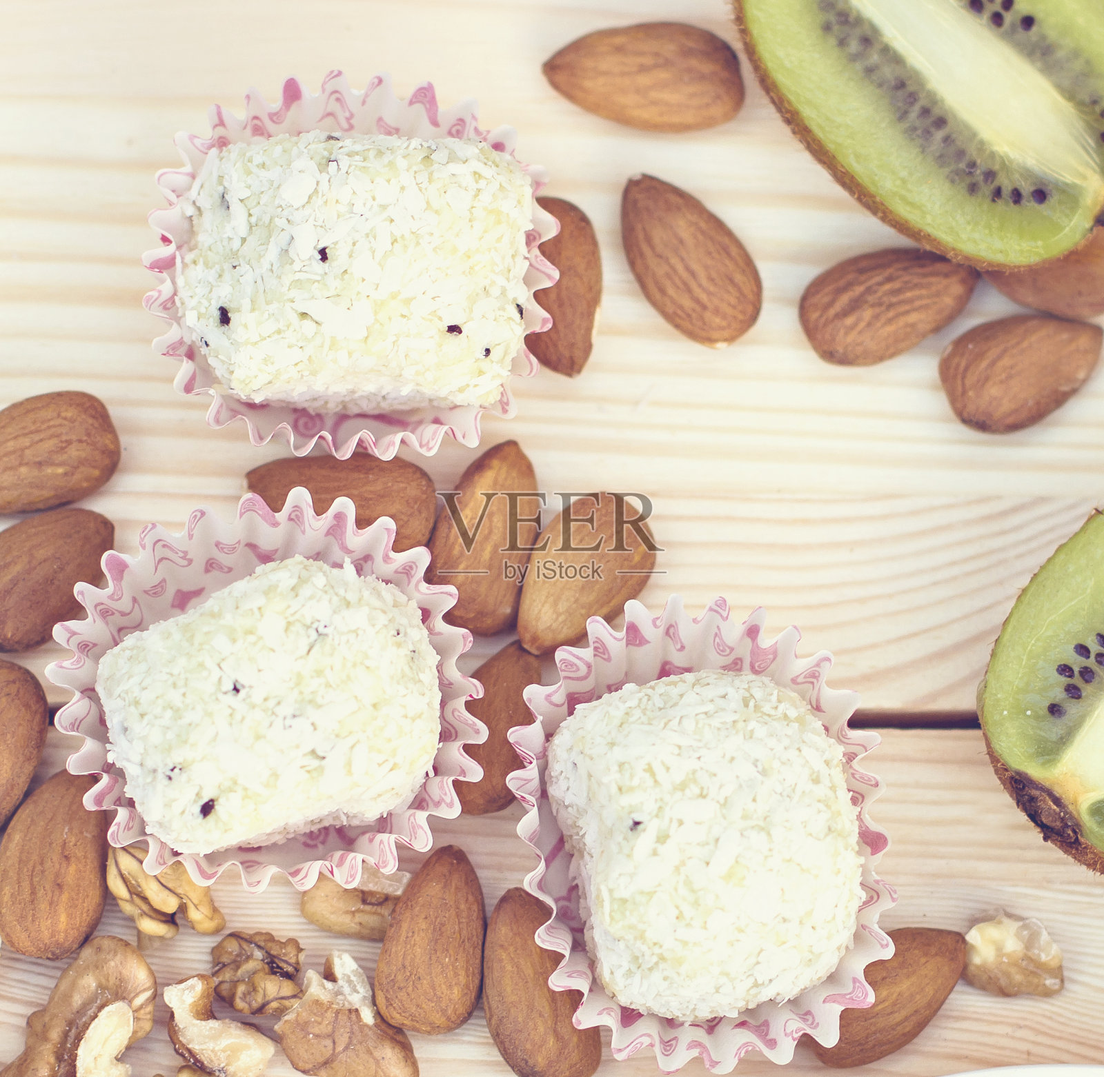 用椰子粉自制糖果照片摄影图片