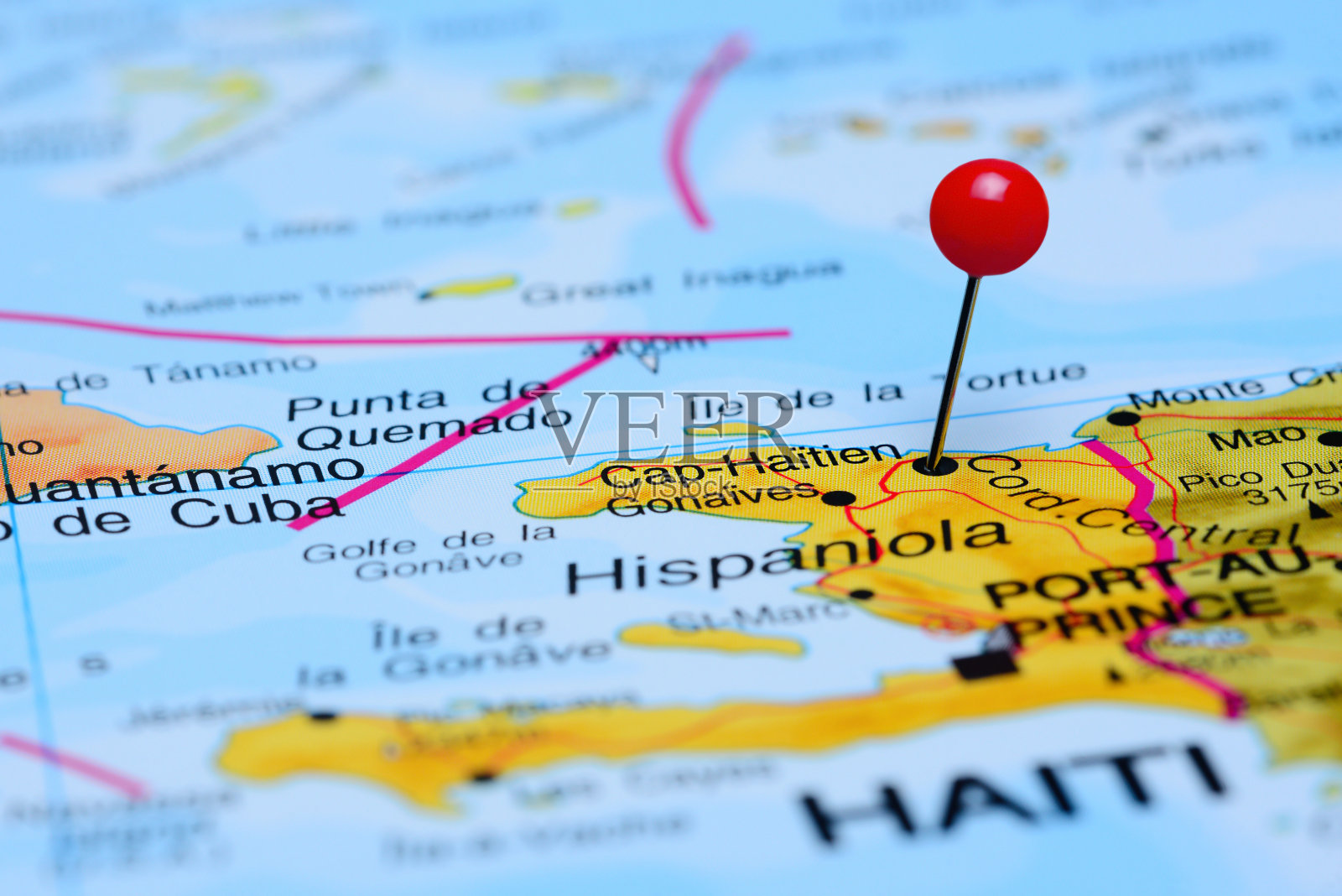 海地角钉在美洲地图上照片摄影图片