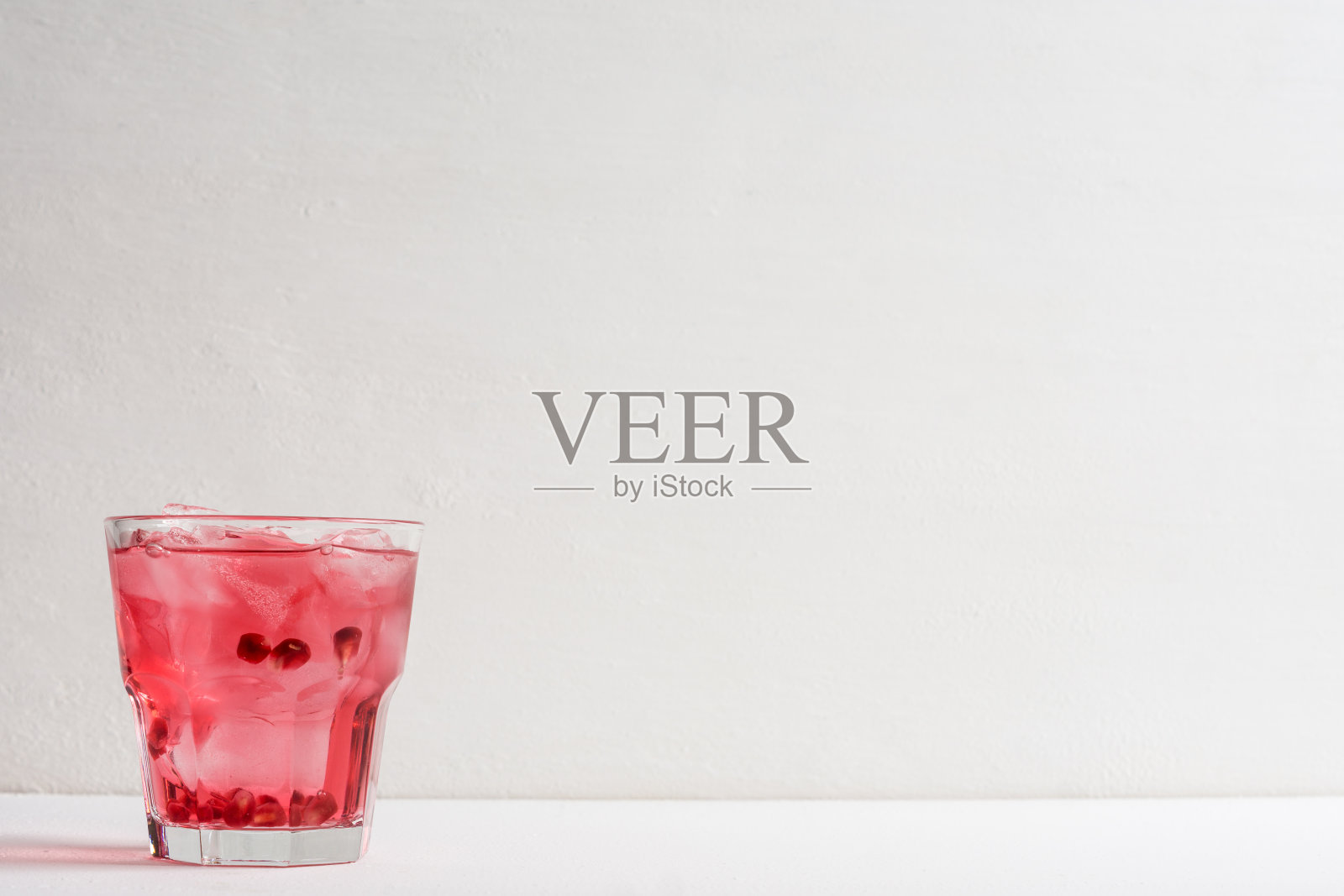 美味的石榴鸡尾酒照片摄影图片